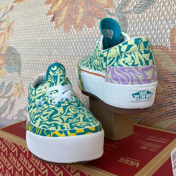 Vans Era Stacked
Wavy Daze Tile Blue
VNOA4BTOCES
WMNS Platforms - sneakers - Picture 10 of 16